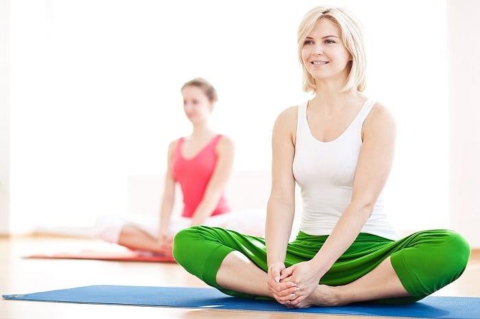 Điều chỉnh nhịp thở đều đặn và làm cơ thể săn chắc hơn khi tập yoga.