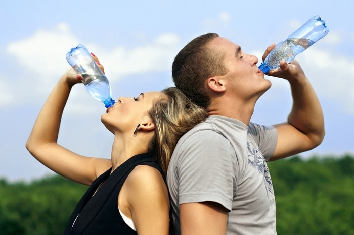 Uống đủ nước hoặc nhiều hơn nếu cường độ tập luyện cao hơn.