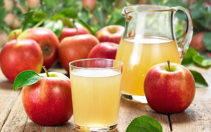Uống mỗi ngày 1 đến 2 ly nước ép táo để giảm mỡ bụng từ đó giúp giảm cân hiệu quả.