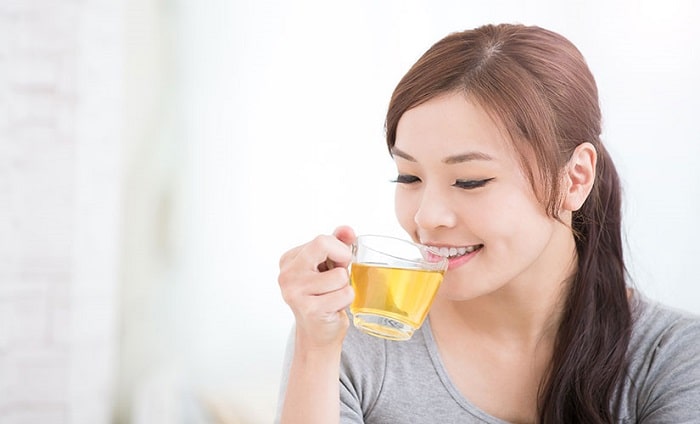 Uống trà xanh giảm cân sau khi đã ăn sáng ít nhất là từ 30 phút đến 1 giờ đồng hồ.