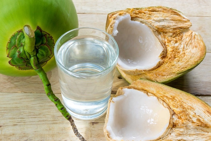 Nước dừa tươi rất tốt cho hệ tiêu hóa và có lợi cho tim mạch.