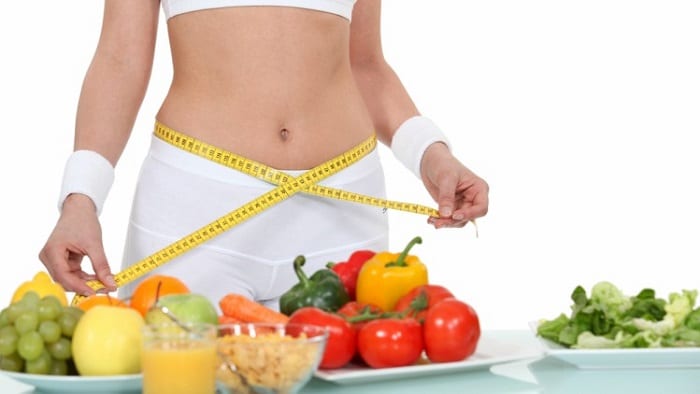 Chế độ ăn uống rất quan trọng trong việc giảm mỡ bụng sau sinh của phụ nữ tại nhà.