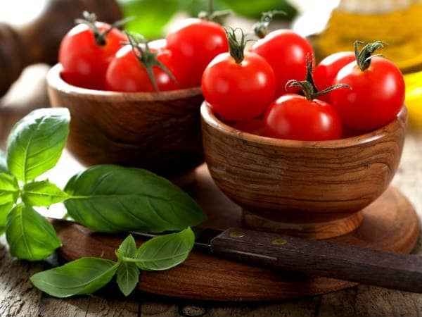 Cà chua là một trong những thực phẩm giảm mỡ bụng cấp tốc.